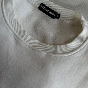 PrettyLittleThing White Crew Sweatshirt